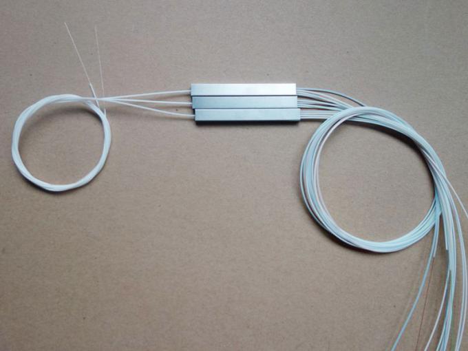 LSZH cover 1x4 2x4 G652D fiber optic PLC splitter with 0.3m cable length — side view showing pigtail cables